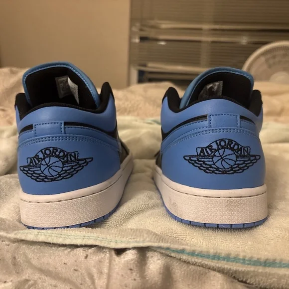 Jordan 1 lows - Picture 3 of 5